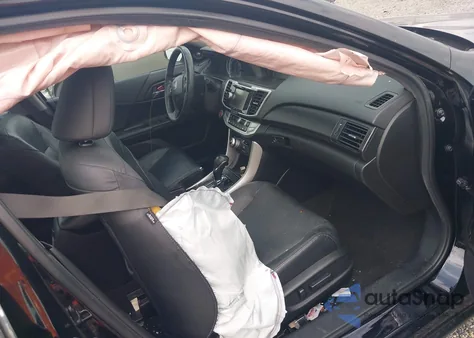 2015 Honda Accord Touring z USA, uszkodzony, nr VIN 1HGCR3F92FA035928